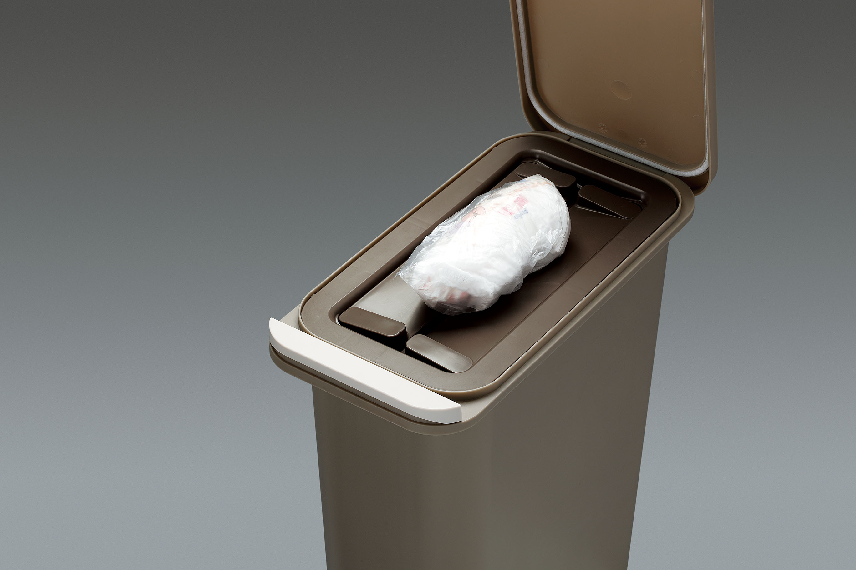 H＆H 開けても防臭ペール 20SN｜製品詳細｜リスのプラスチック